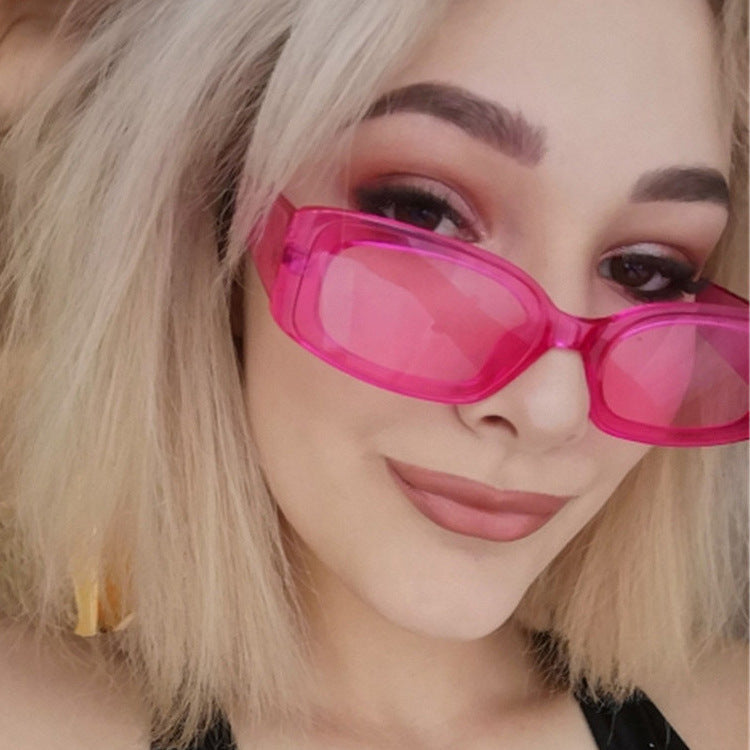 Damen stilvolle Sonnenbrille mit quadratischen Gläsern und transparentem Rahmen Karnz