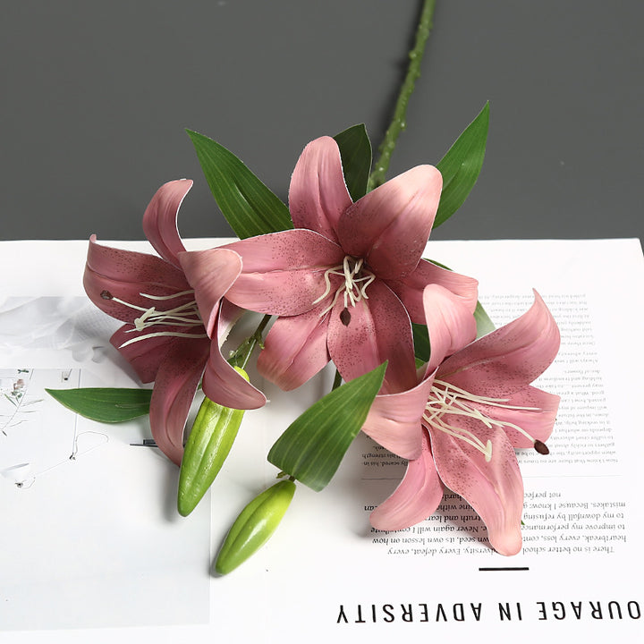 Lebensechte Lilienstängel-Anordnung