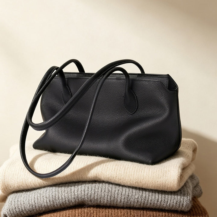 Slim rechteckige genoppte Tasche mit verlängerten Schultergurten