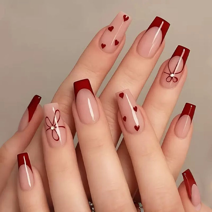 Kunstnagelset mit romantischen Herz- und Schleifenmotiven Karnz
