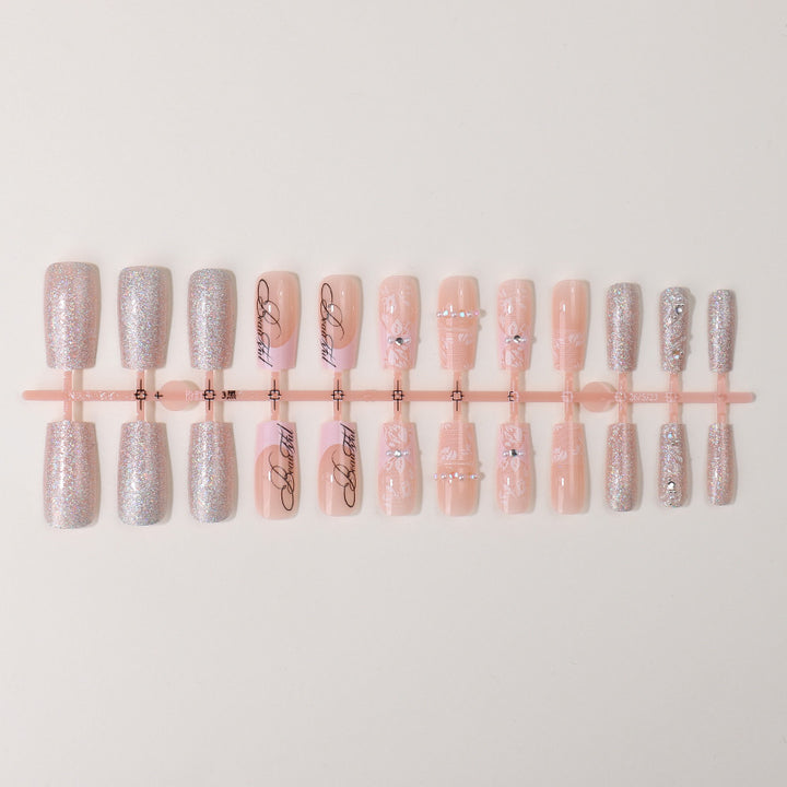 Schimmernde elegante Press-On-Nagelspitzen Karnz