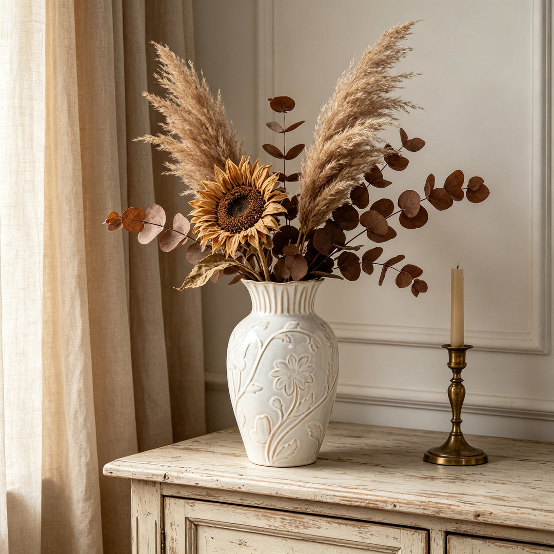 Dekorative gravierte Blumenmuster Keramik Knospenvase mit gewelltem Rand