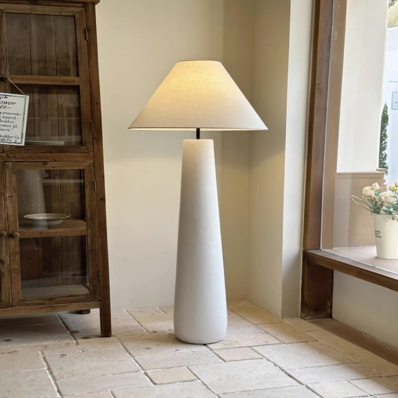 Elegante skulpturale Stehlampe