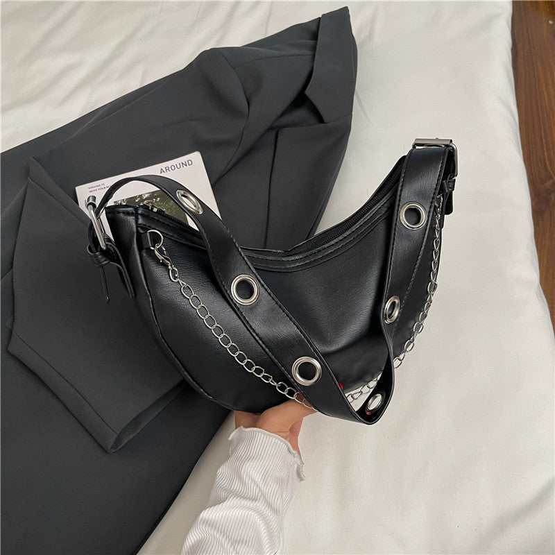 Moderne Hobo-Tasche mit Kettenhenkeln Karnz