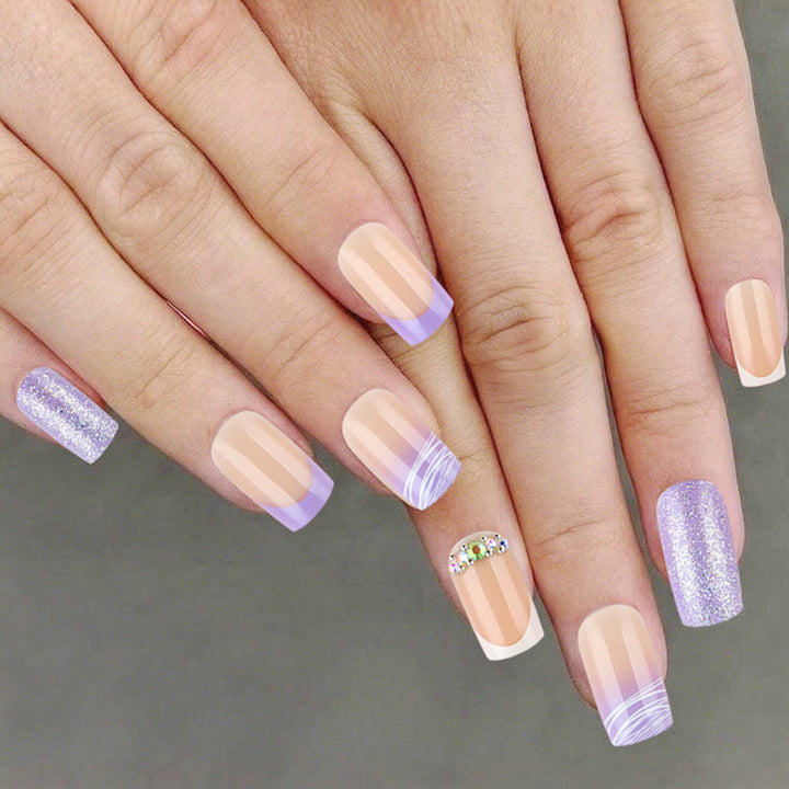 Elegantes Press-On-Nagelkunst-Set mit glamourösen Glitzerakzenten Karnz