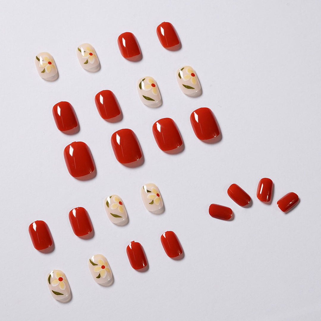 Kunstvolle Nagelkunst mit Blumenmotiven Karnz
