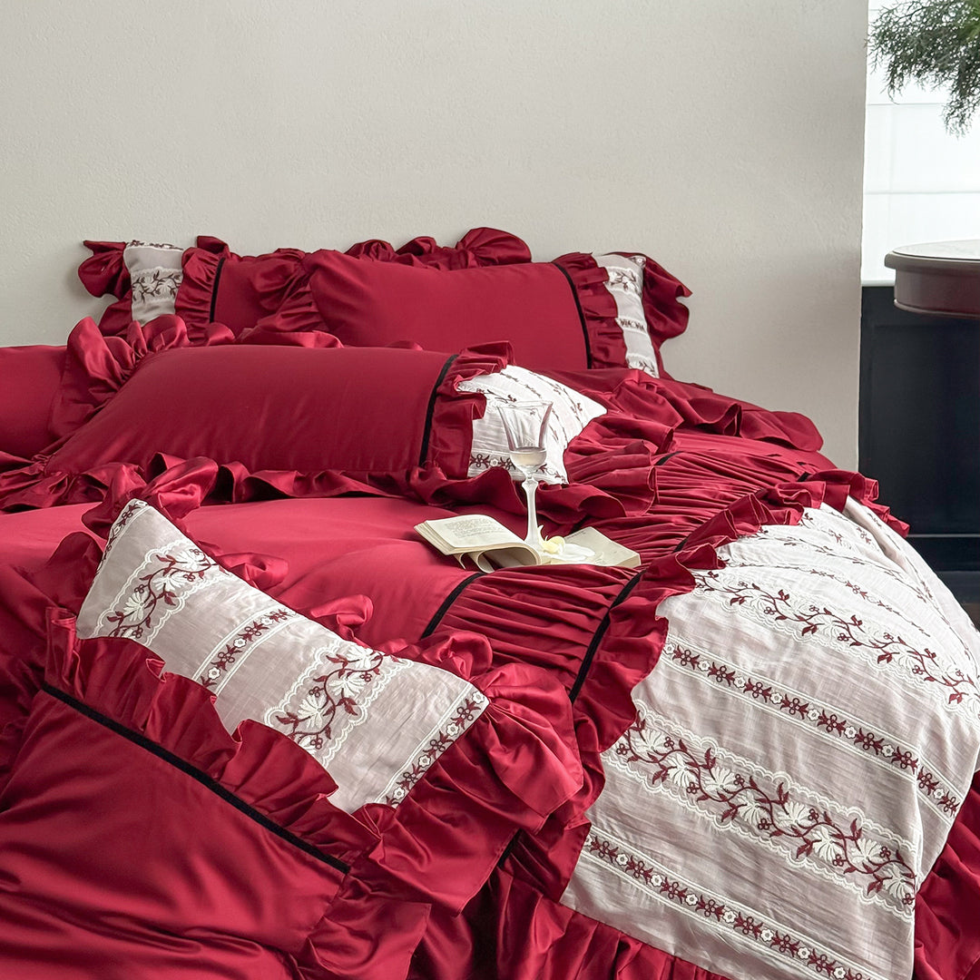 Luxuriöses Rüschen-Bettwäsche-Set aus Satin mit gestickter Bordüre