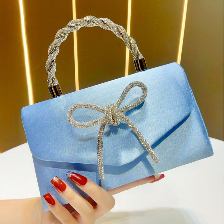 Elegante Satin Clutch