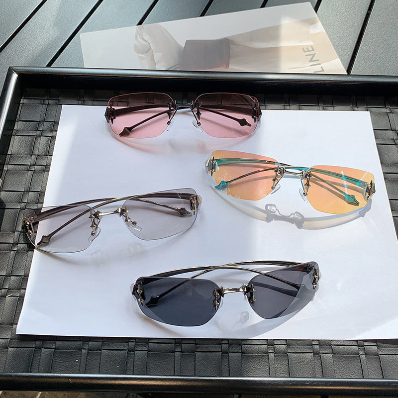 Damen Designer-Sonnenbrille mit aufwändigen Verzierungen Karnz
