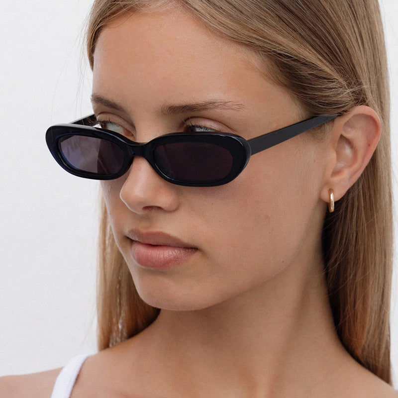Damen modische Katzenaugen-Sonnenbrille mit transparentem Kunststoffrahmen und UV-Schutz Karnz