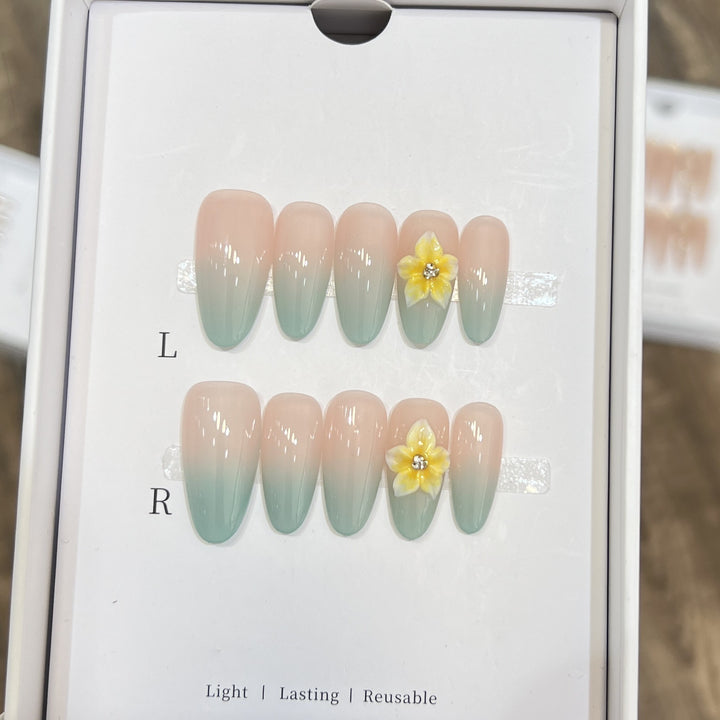 Elegante Ombre Press-On Nagelset mit floralen Akzenten Karnz
