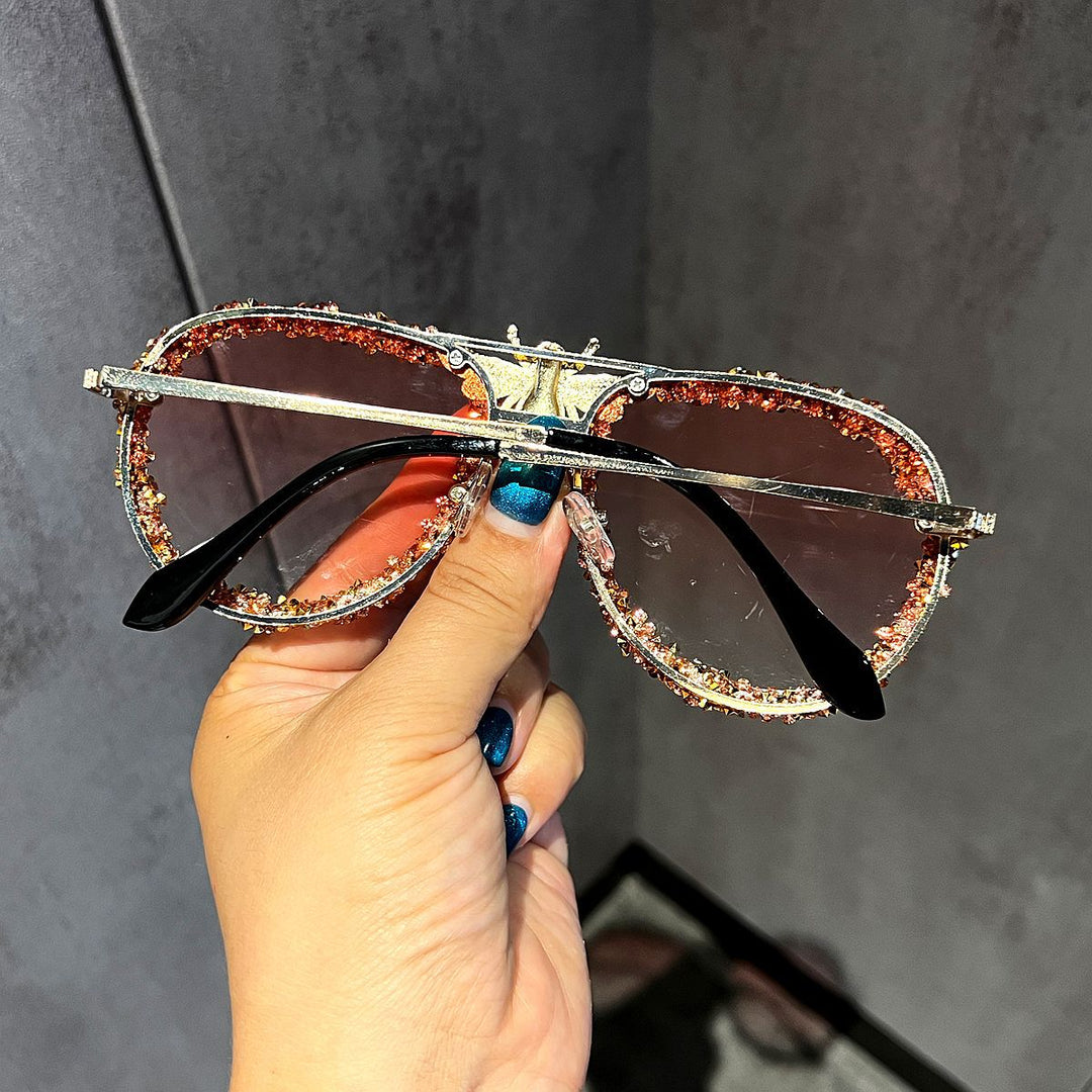Damen Glamouröse Oversize-Sonnenbrille mit einzigartigem Schmuckrahmen Karnz