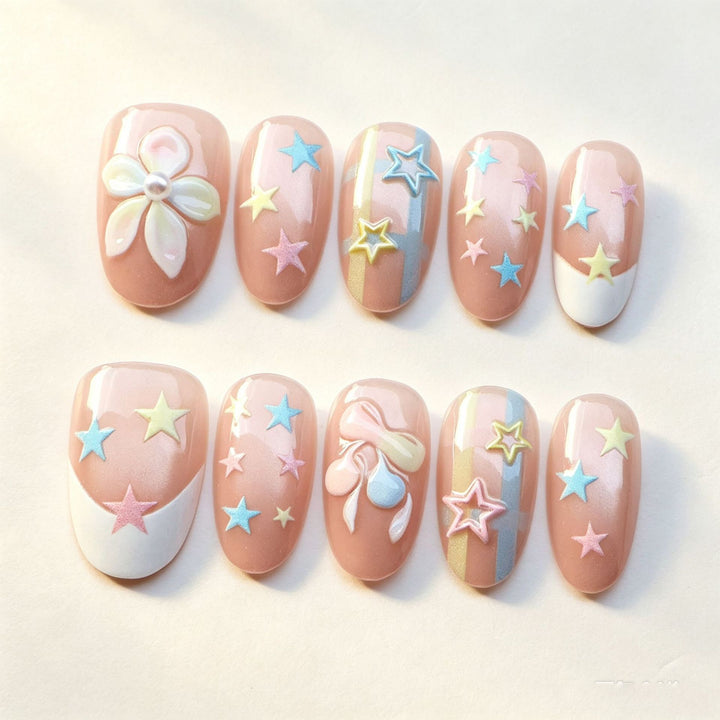 Sternenblüten-Nagelkunst