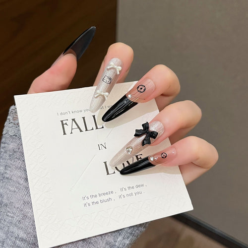 Kreatives Theme Press-On Nagelkunst Karnz