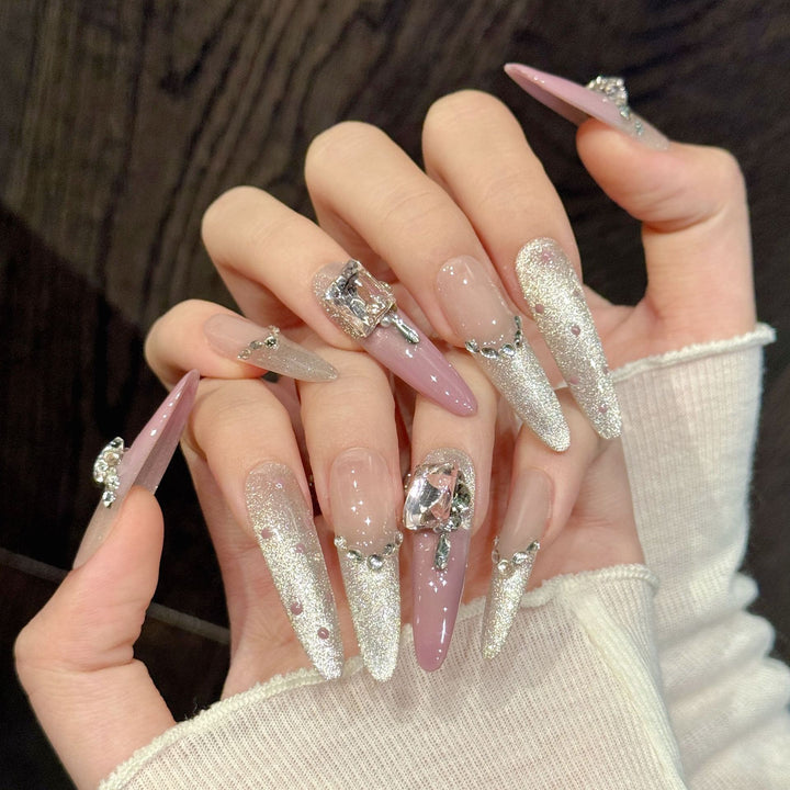 Glamouröse Stiletto Press-On Nagelkunst-Set mit Kristallakzenten