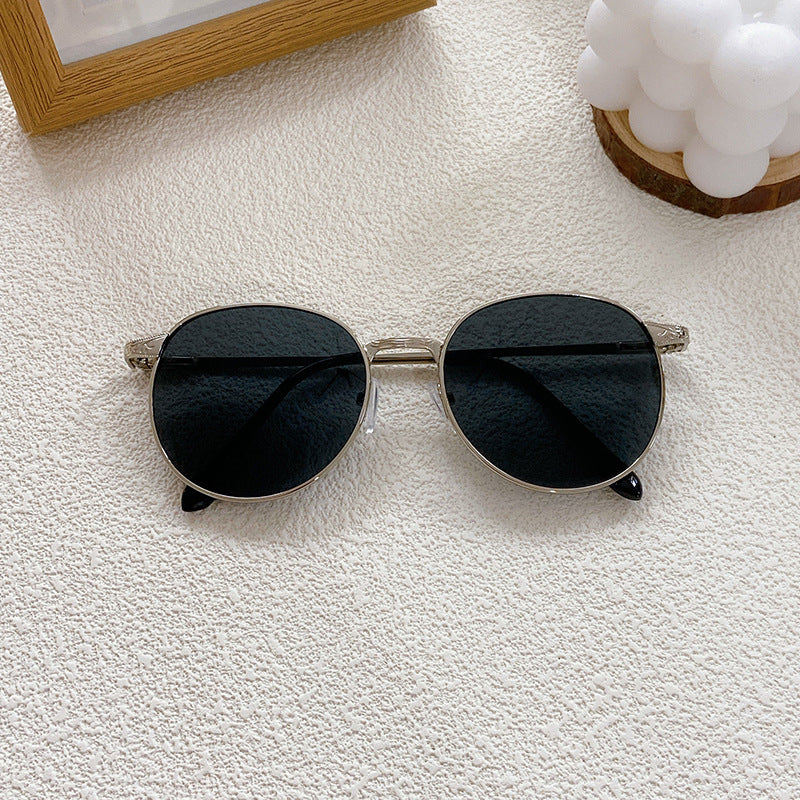 Modische Sonnenbrille mit Rundem Rahmen und Filigranem Design Karnz