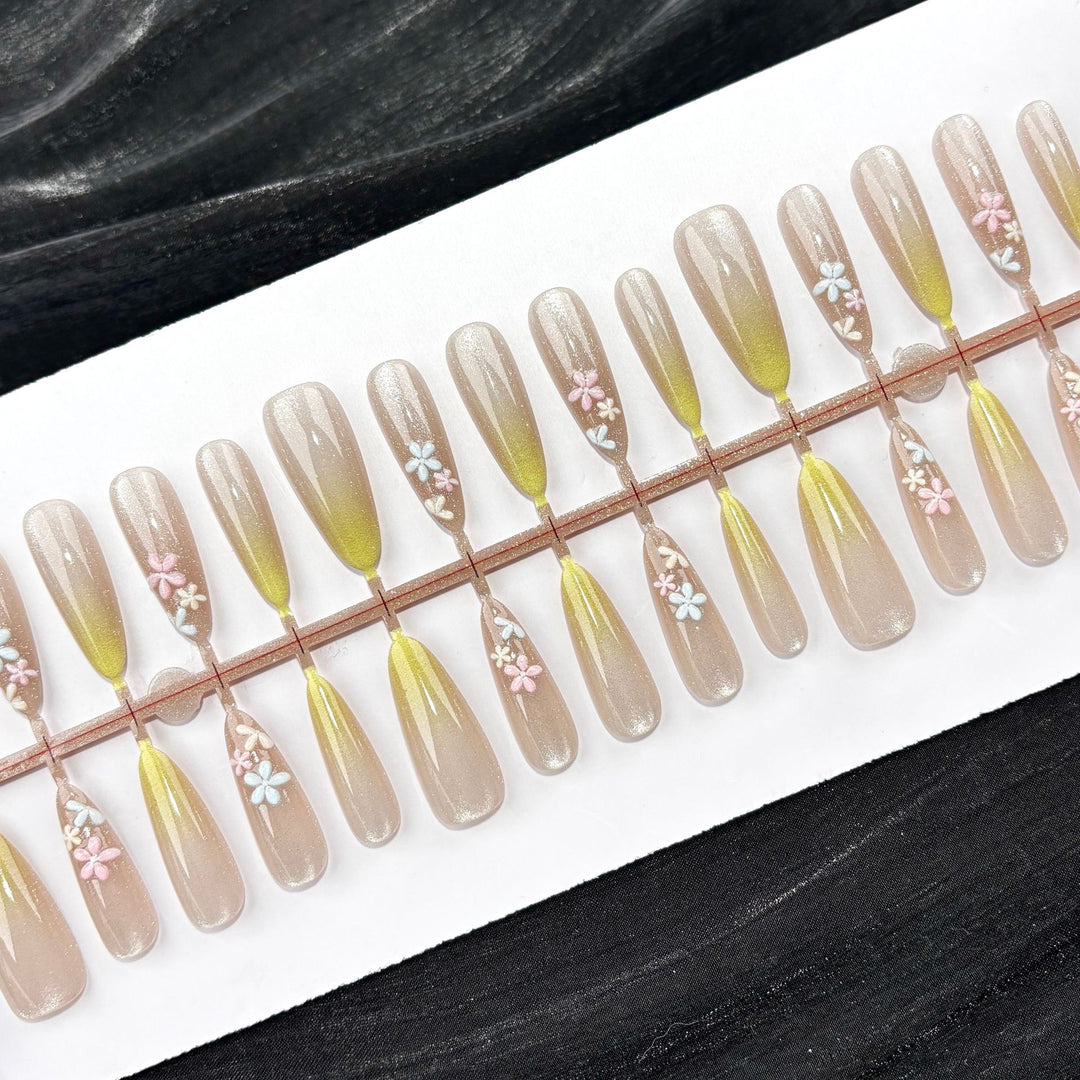 Glänzendes Blumen-Design Press-On Nagelset