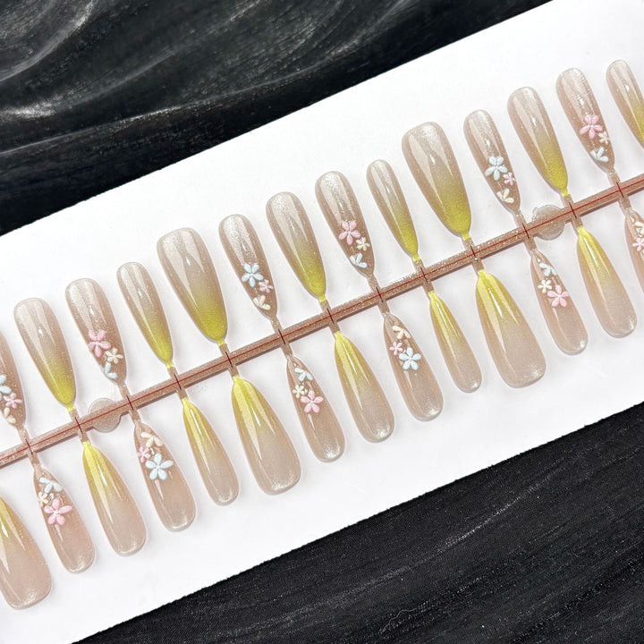 Glänzendes Blumen-Design Press-On Nagelset