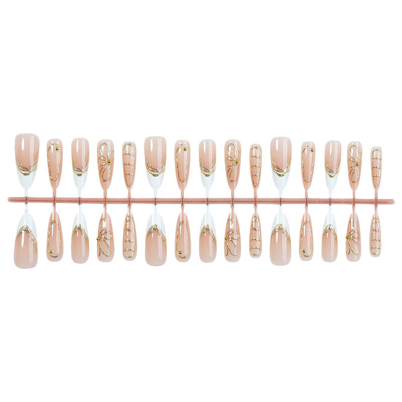 Kunstnagelset mit elegantem floralem Goldakzent Karnz