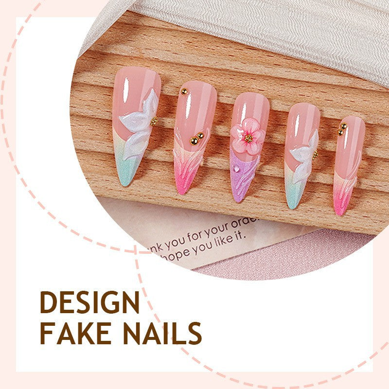Kunstnagelset mit eleganten Blüten- und zarten Farbverläufen Karnz