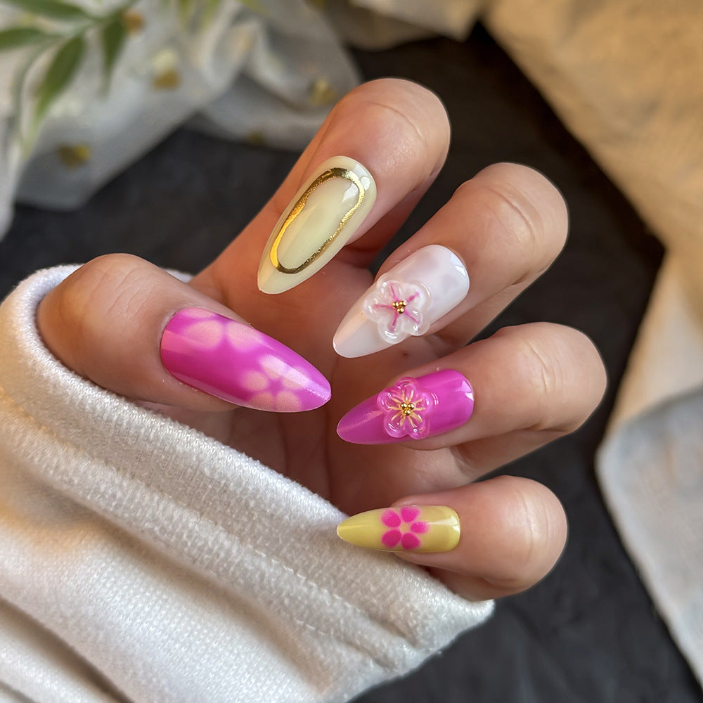 Künstlerisches Press-On-Nagelset mit Blumendesign Karnz