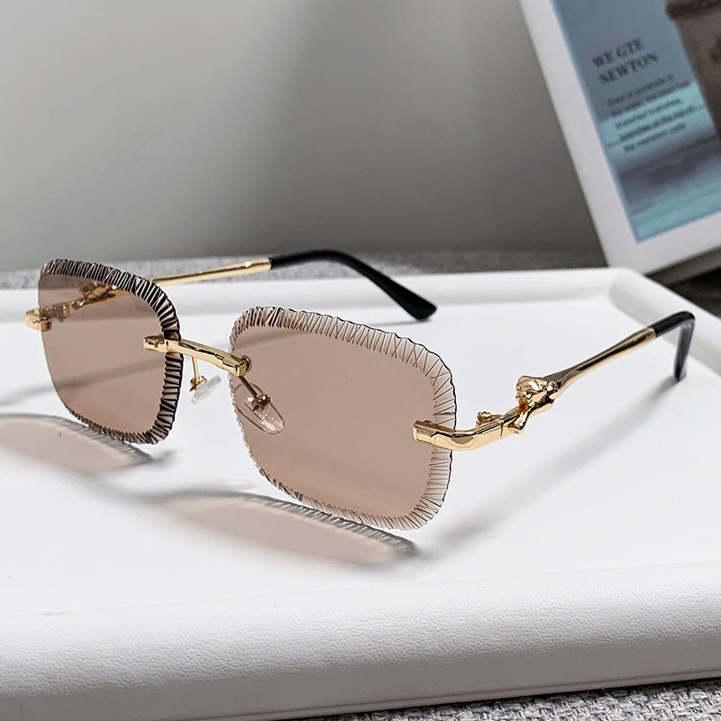 Damen modische Sonnenbrille mit strukturiertem Rahmen und dezenten Farbverlauf Karnz