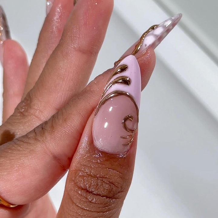 Dekorative Press-On Nagelkunst mit einzigartigen skulptierten Designs Karnz