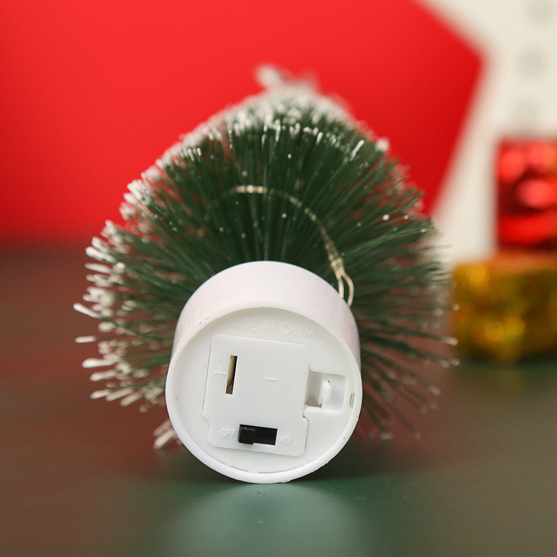 Dekorativer Weihnachtsbaum mit Lichtern Karnz