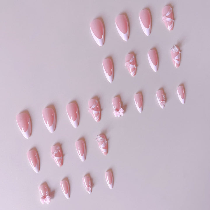 Kunstnagelset mit romantischen 3D-Blüten- und Schleifenverzierungen Karnz