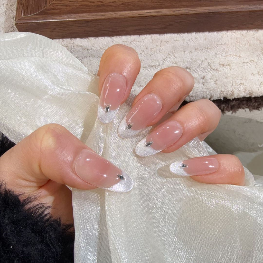Elegante French Tip Press-On Nägel Karnz