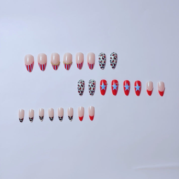 Kunstvolle Nagelspitzen im Retro-Stil Karnz