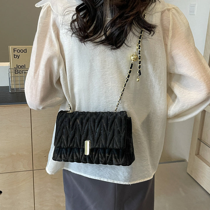 Gequiltete Handtasche mit Kettenriemen Karnz