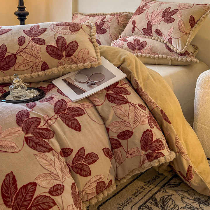 Plüsch Floral-Prägung Samt-Wende Bettbezug Set mit Pom-Pom Besatz