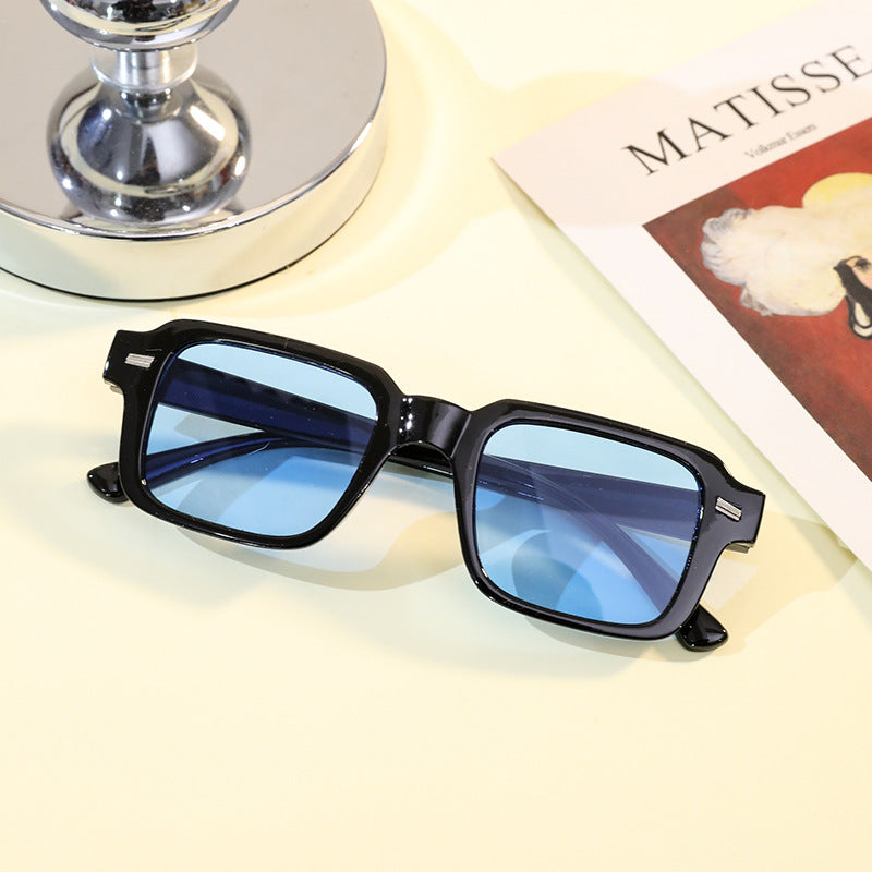 Damen moderne rechteckige Sonnenbrille mit farbigen Gläsern Karnz