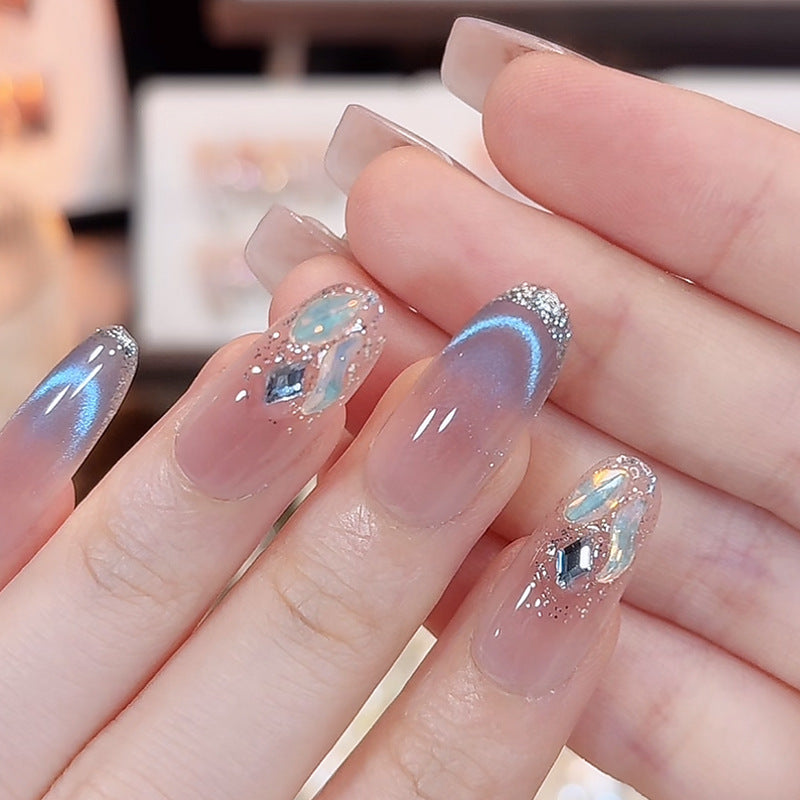 Kunstnagelset mit eleganten Glitzer-Akzenten Karnz