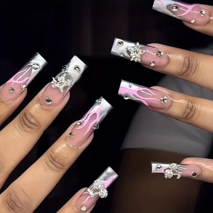 Künstlerisches Acryl-Nageldesign Karnz