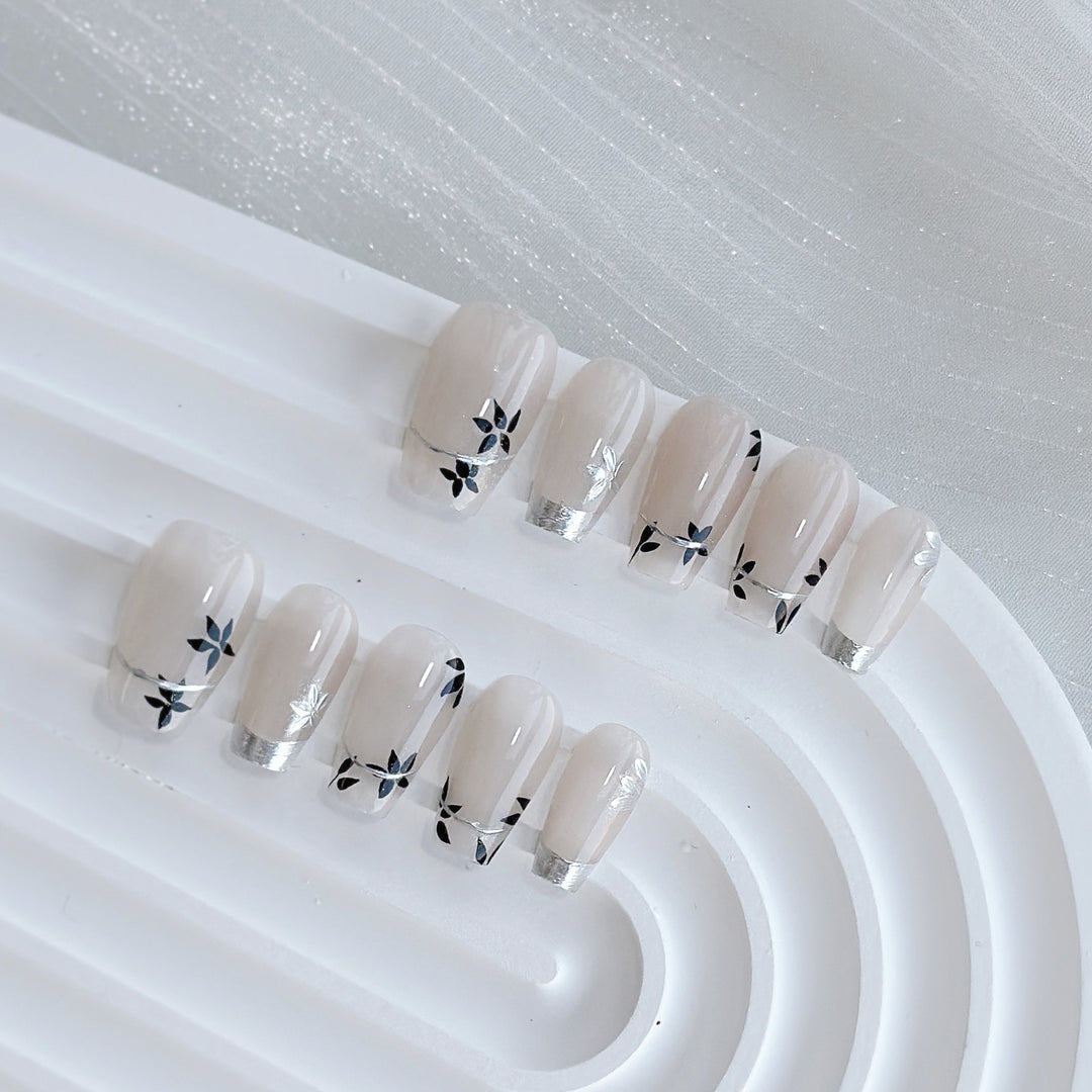 Künstlerisches Floral Press-On Nagelset mit glänzendem Finish