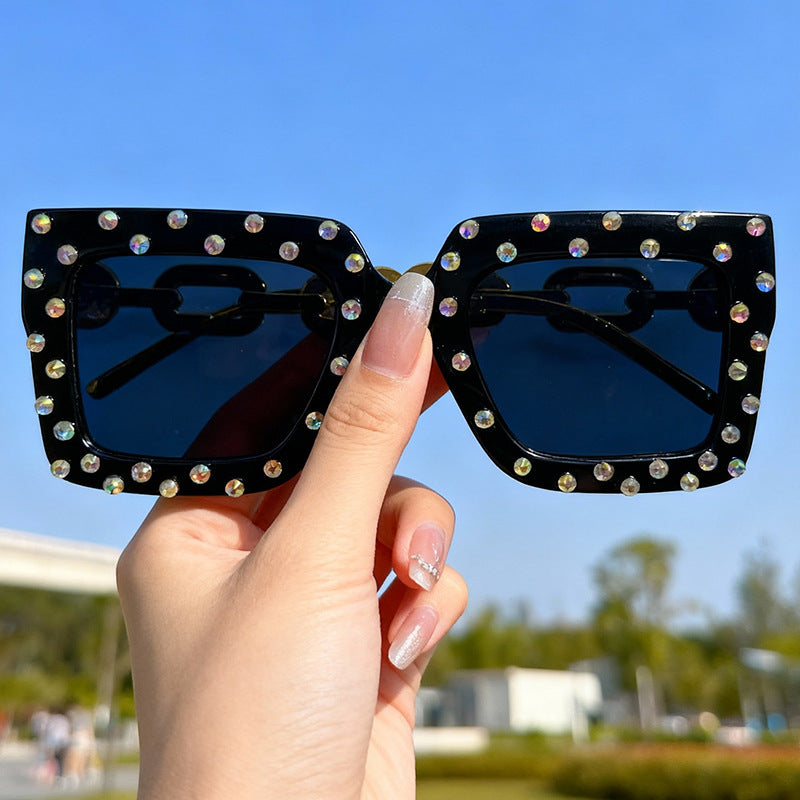 Dekorative perlenbesetzte Katzenaugen-Sonnenbrille Karnz
