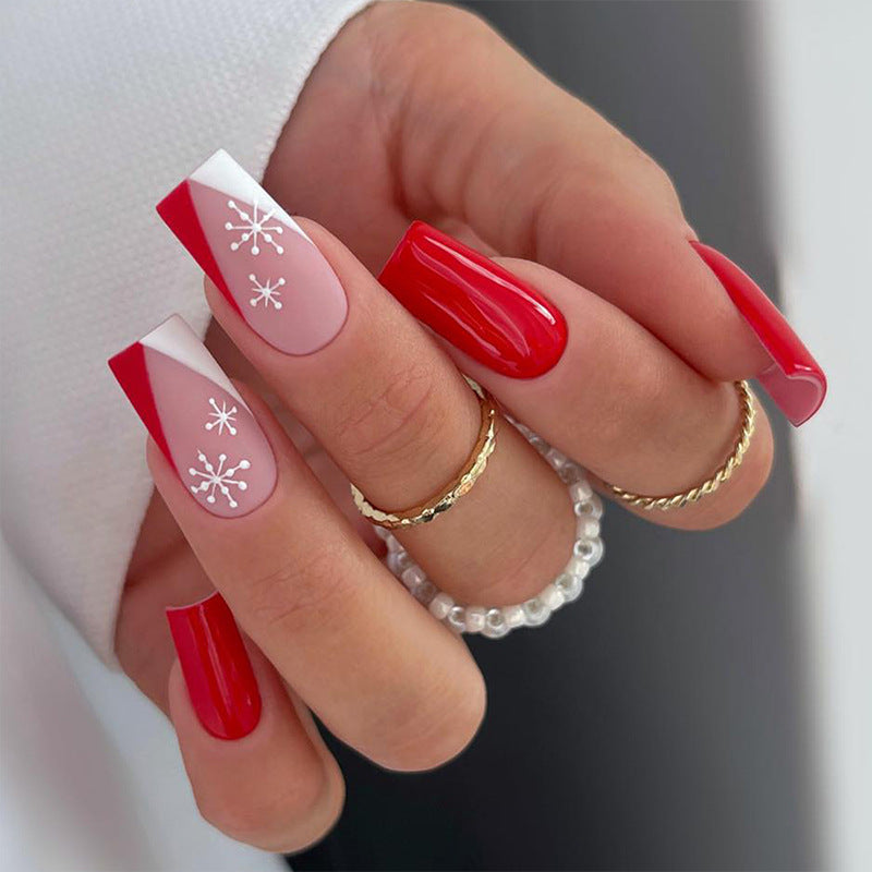 Kunstvolle Nagelgestaltung im winterlichen Stil Karnz