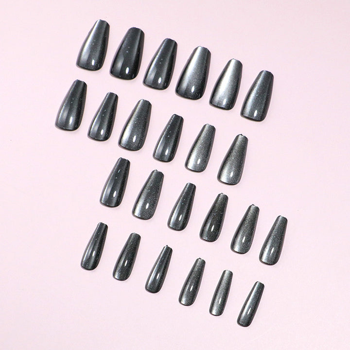 Glänzende Stiletto Press-On Nagelkunst mit Ombre-Effekt Karnz