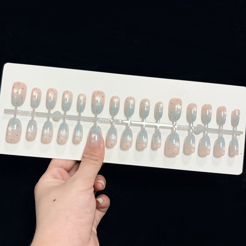 Dekorative Gel-Nagelkunst Karnz