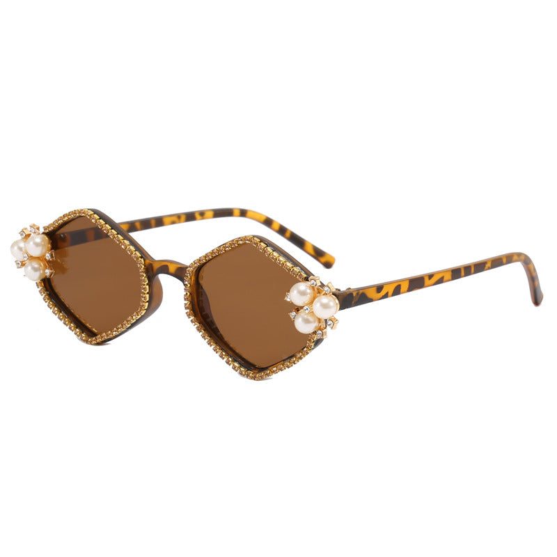 Damen extravagante Sonnenbrille mit glamourösen Perlendetails Karnz