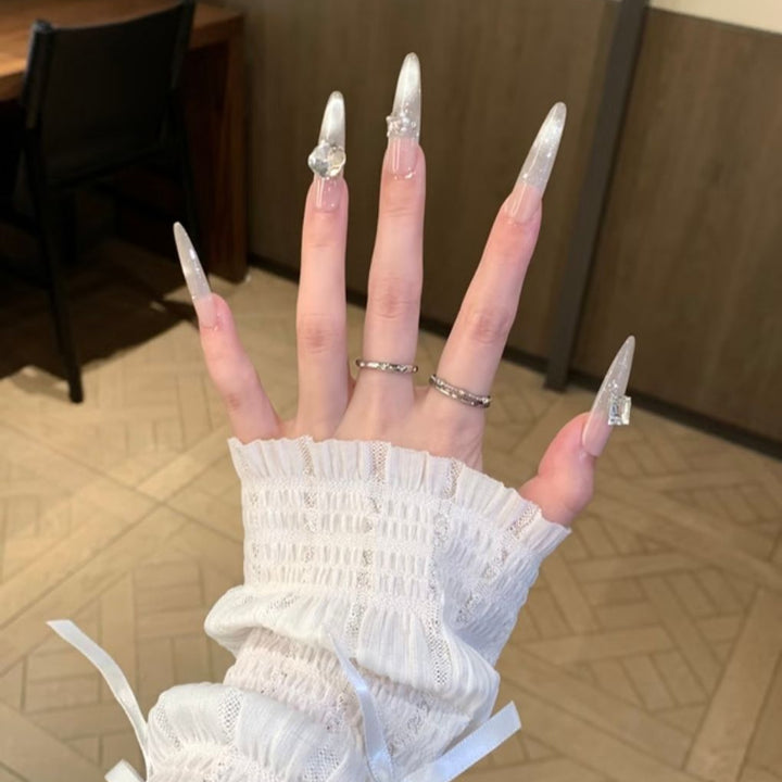 Rhinestone-besetzte Stiletto-Nagelerweiterungen