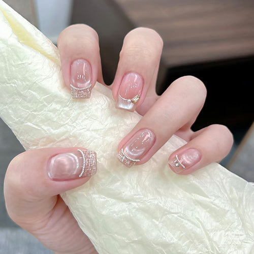 Elegantes französisches Spitzen-Nageldesign