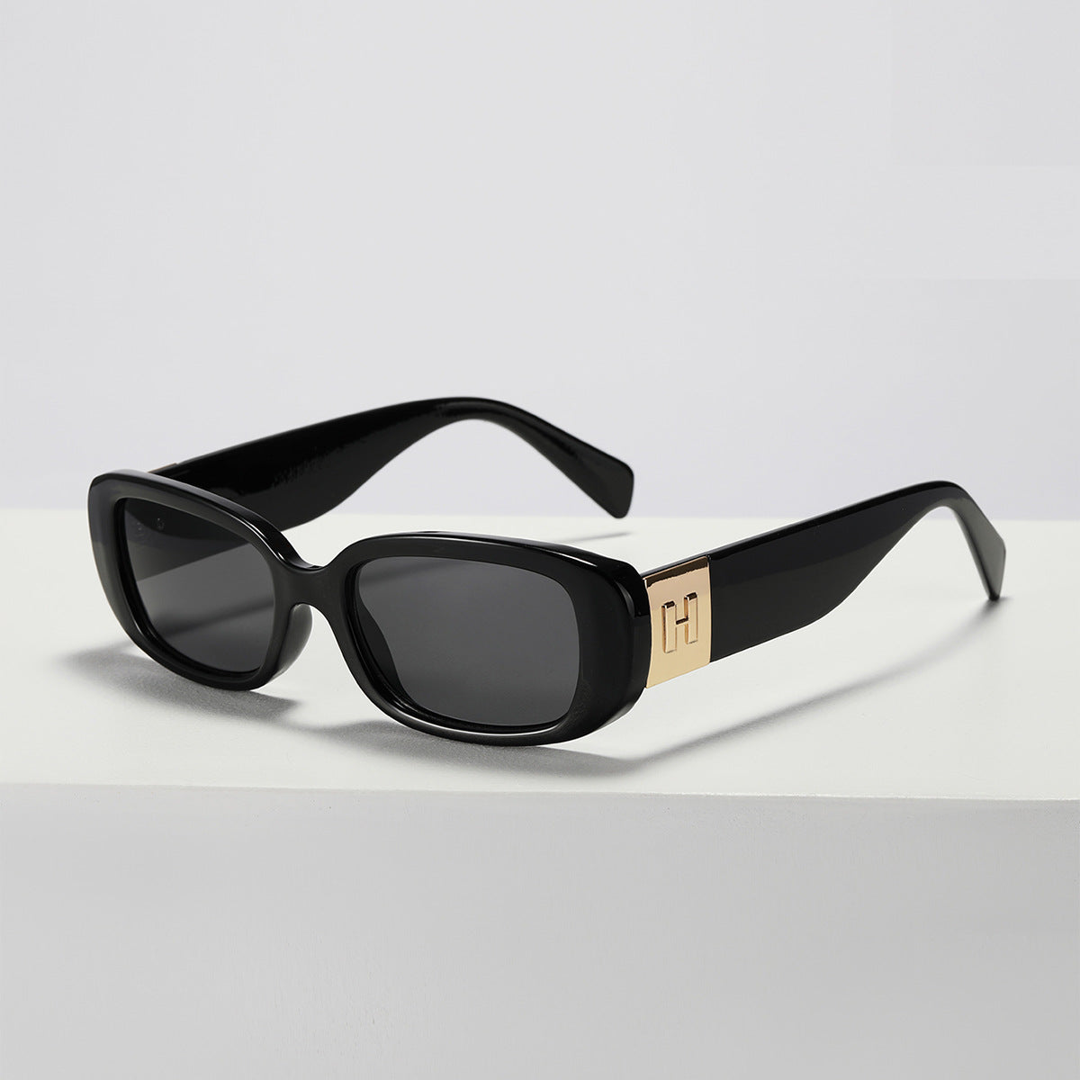 Damen modische Sonnenbrille mit ergonomischem Kunststoffrahmen und breiten UV-Schutz Gläsern Karnz