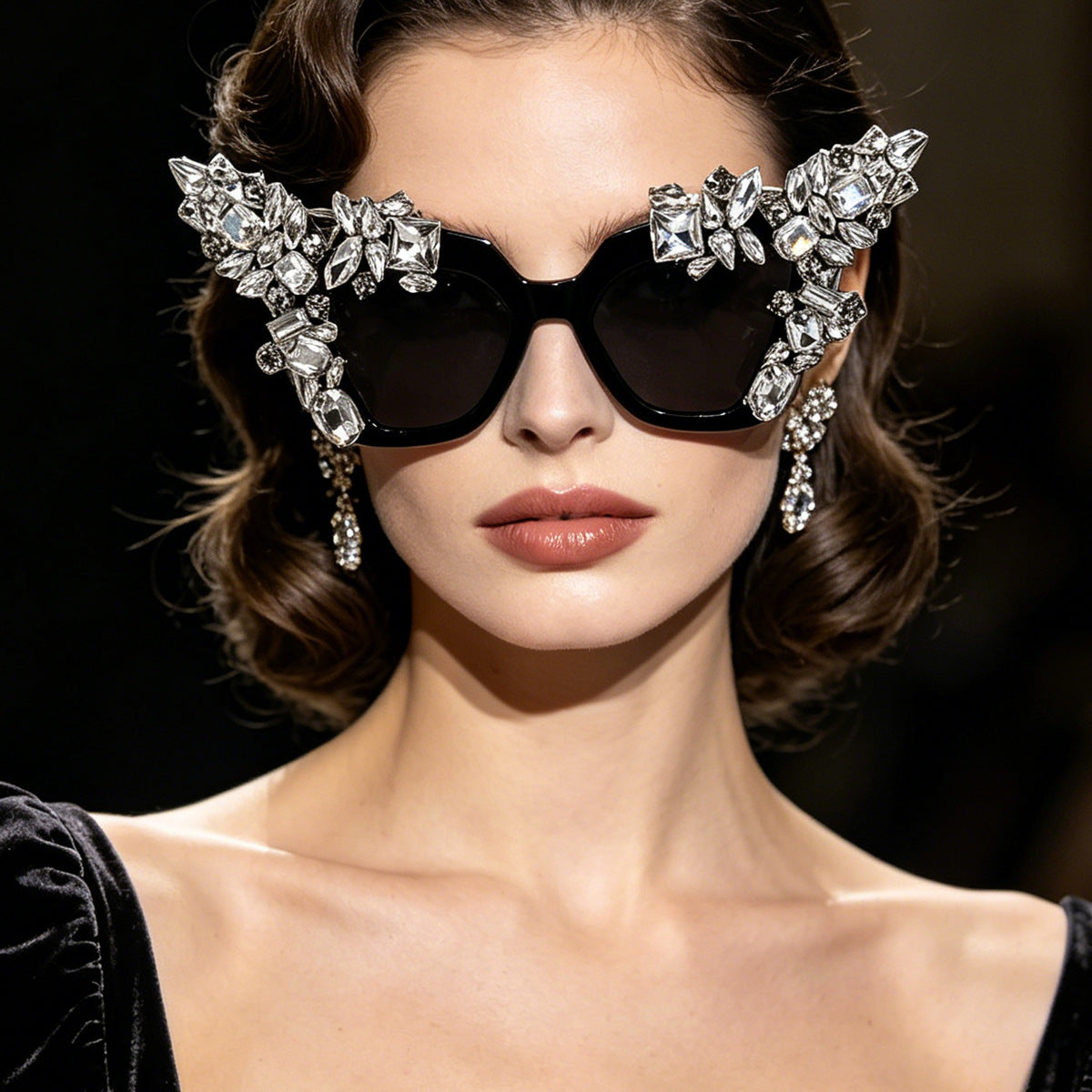 Damen glamouröse Cat-Eye-Sonnenbrille mit extravagantem Kristallbesatz Karnz