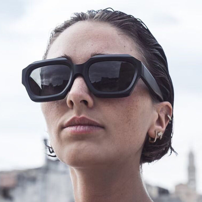 Damen stilvolle Sonnenbrille im geometrischen Design Karnz