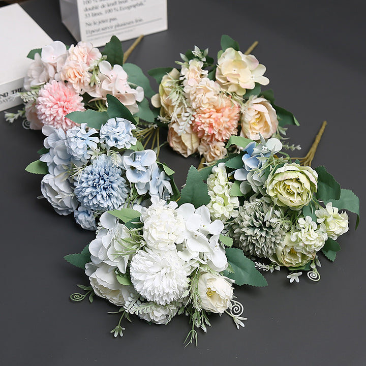 Luxuriöser Faux-Blumenstrauß
