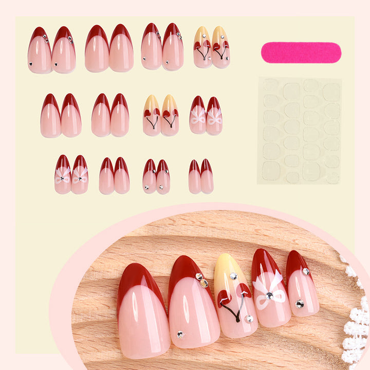 Elegante Künstlerische Press-On Nagelkollektion Karnz
