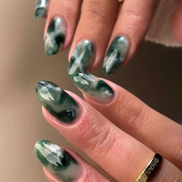 Elegante Gel-Nagelkunstverlängerungen Karnz